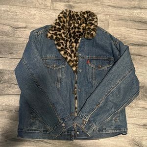 Women jean jacket - soft lined leopard print inside. Reversible. 100% Cotton L